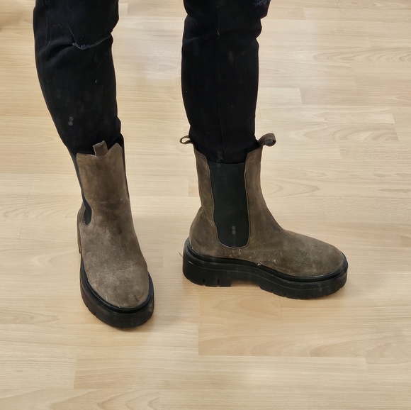 Lug Suede Chelsea Brown Dunnes Boots - Picture 1 of 7